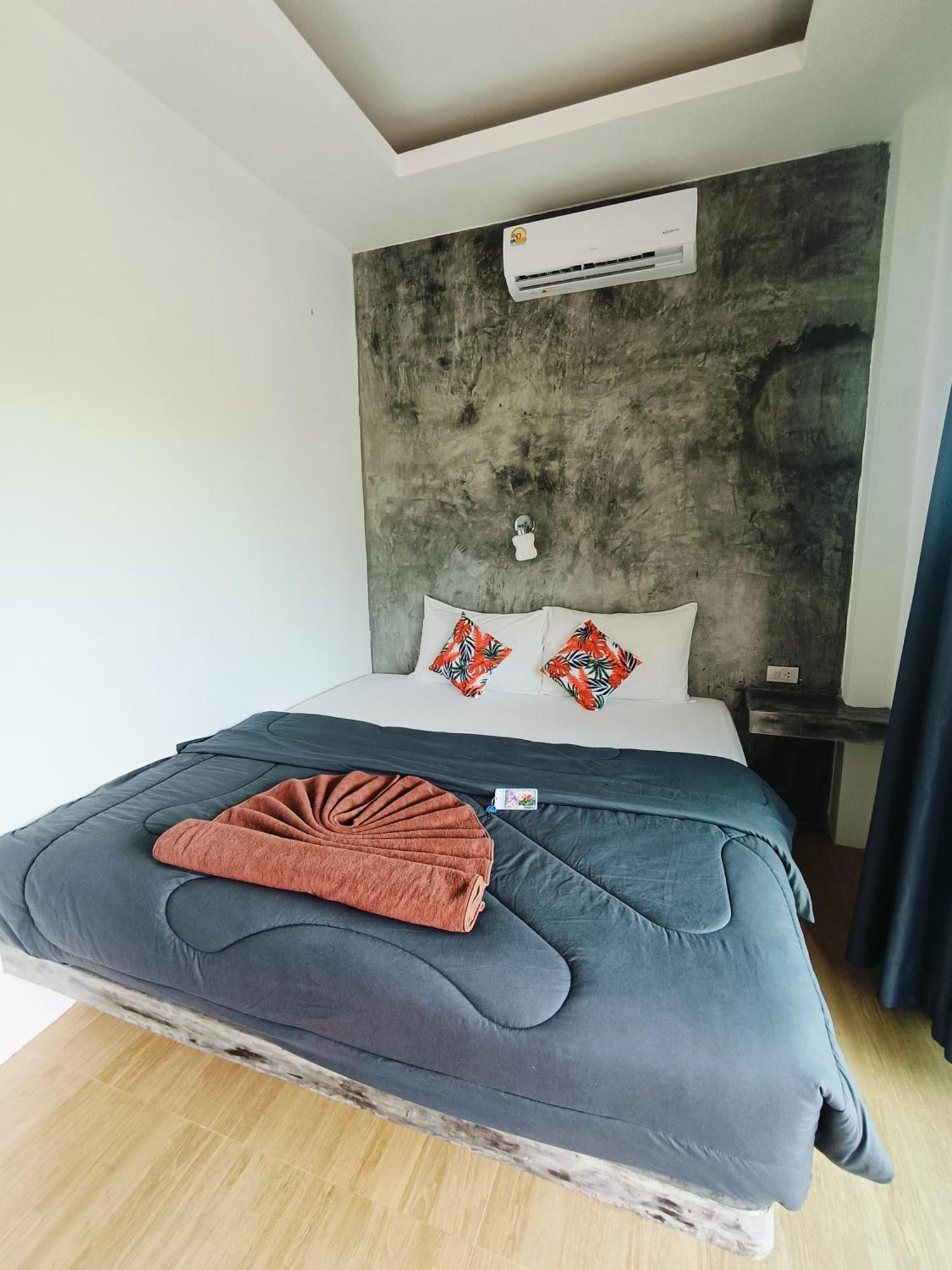 Baan Phuwamin Hotel Ko Lanta Стая снимка
