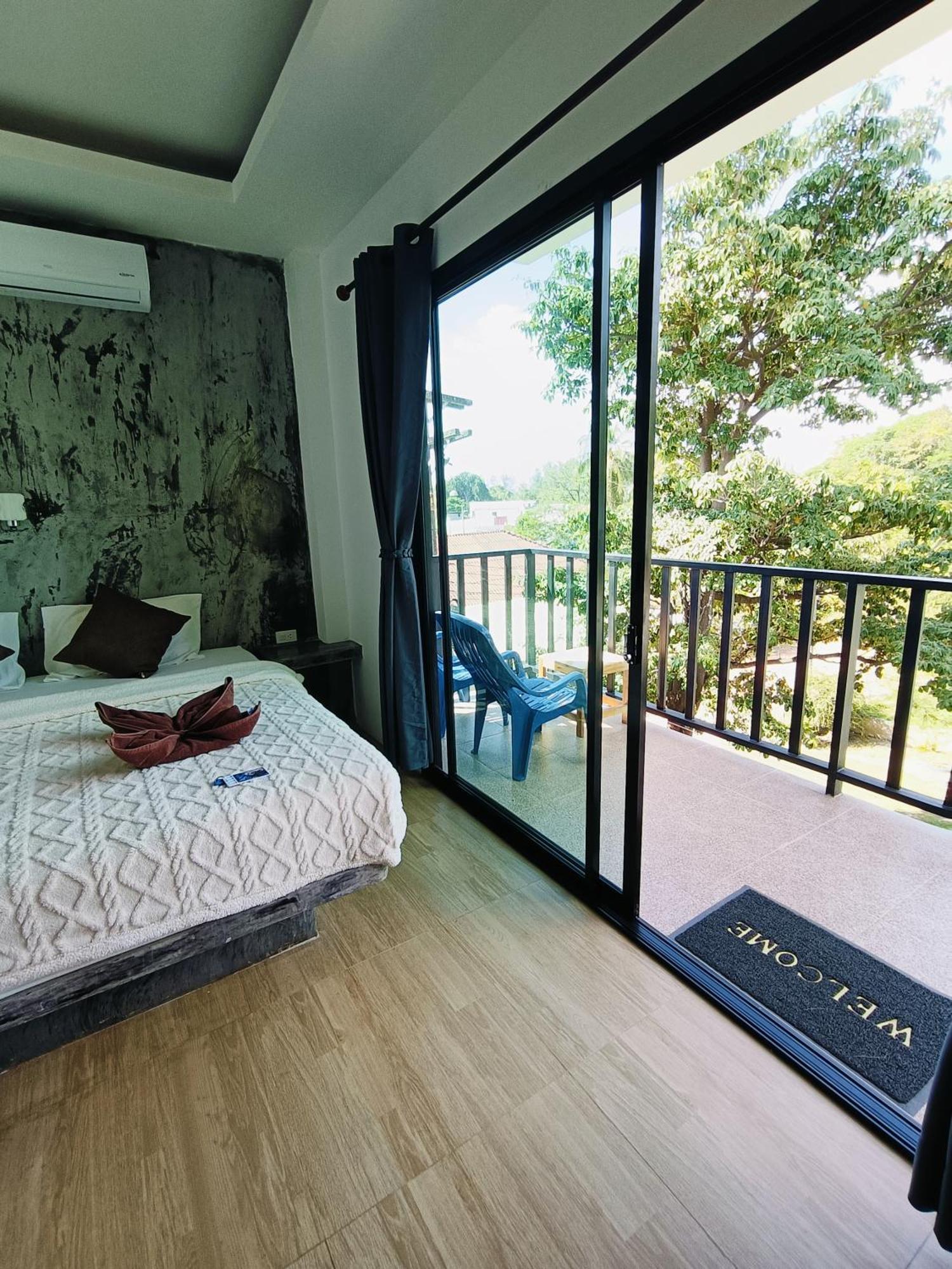 Baan Phuwamin Hotel Ko Lanta Стая снимка