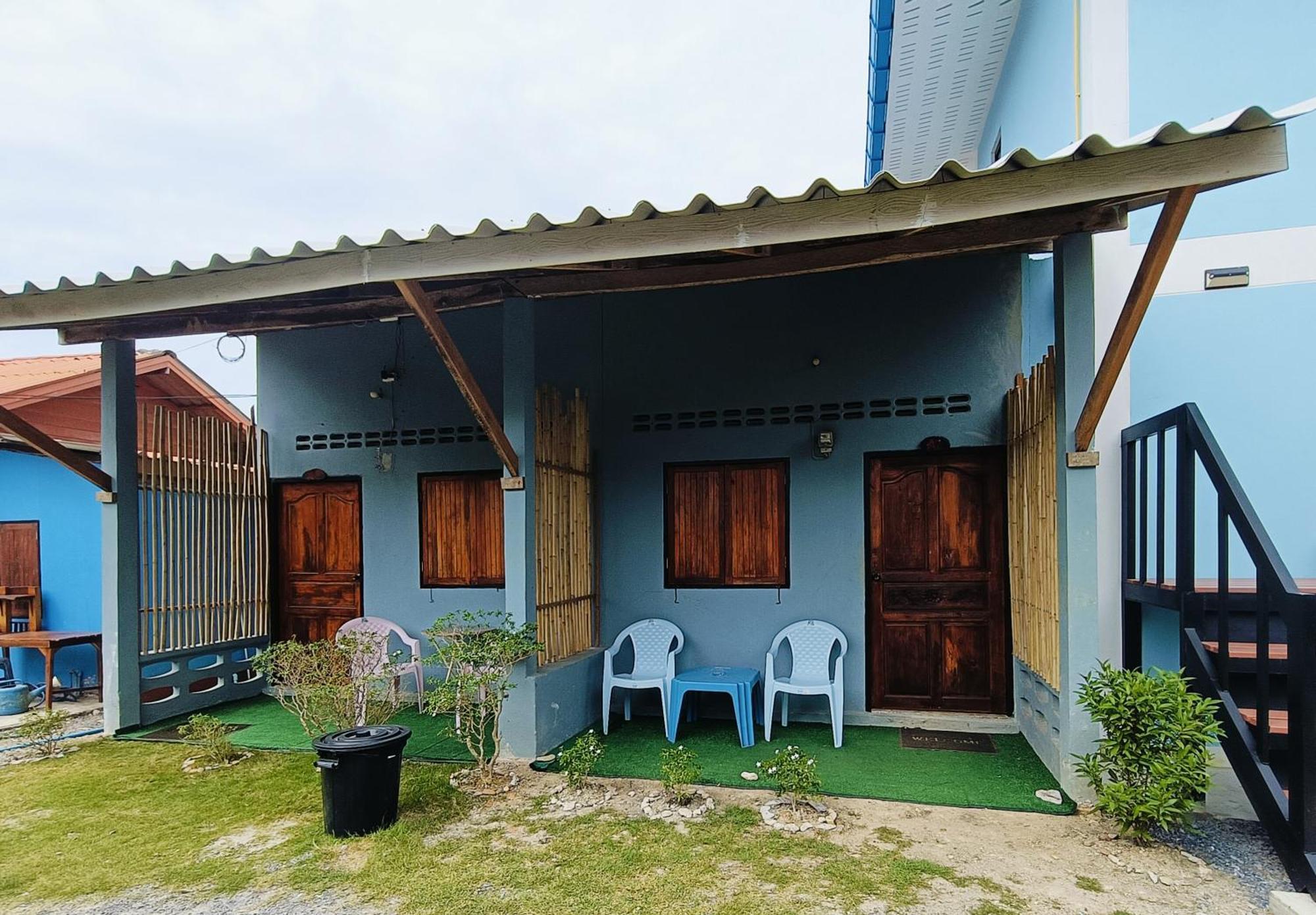 Baan Phuwamin Hotel Ko Lanta Стая снимка